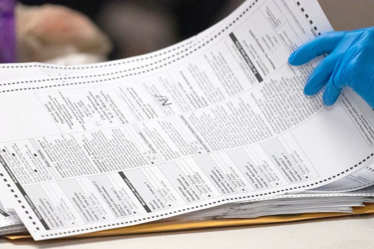 Federal judge extends deadline for Wisconsin ballots ...